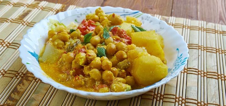 Super Easy Chickpea And Potato Curry